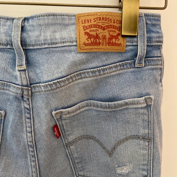 Levis Light Wash Skinny Jeans - Picture 5 of 7